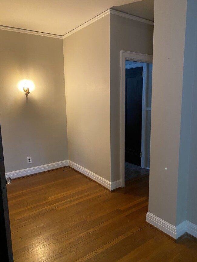 Building Photo - Winburn Court Apartments
