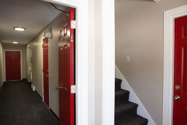 Building Photo - 180 N Main St