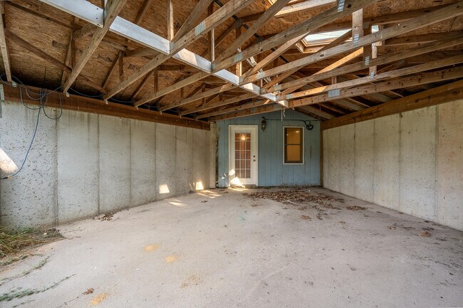 Building Photo - 214 Green Ave