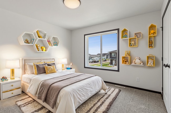 Building Photo - 4-bedroom, 3-bathroom Horace Single-Family Home w/ 3 Stall Garage