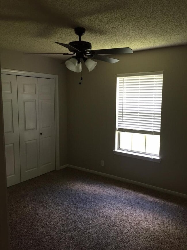 Building Photo - Updated Midway ISD Home