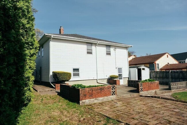 Building Photo - 90 Grover Rd