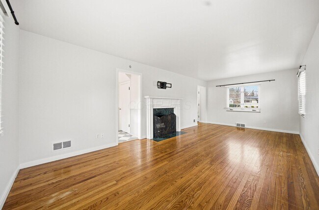 Building Photo - 532 N Drexel Ave