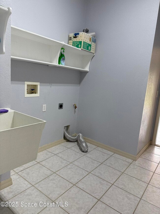 Building Photo - 5971 Newbury Cir