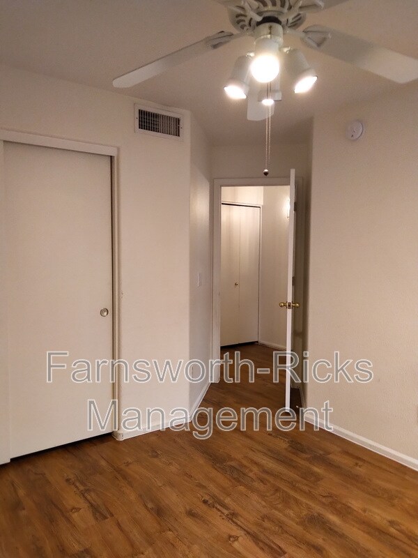 Building Photo - 11506 E Persimmon Ave