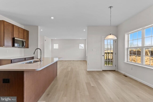 Building Photo - 32 Pamela Dr