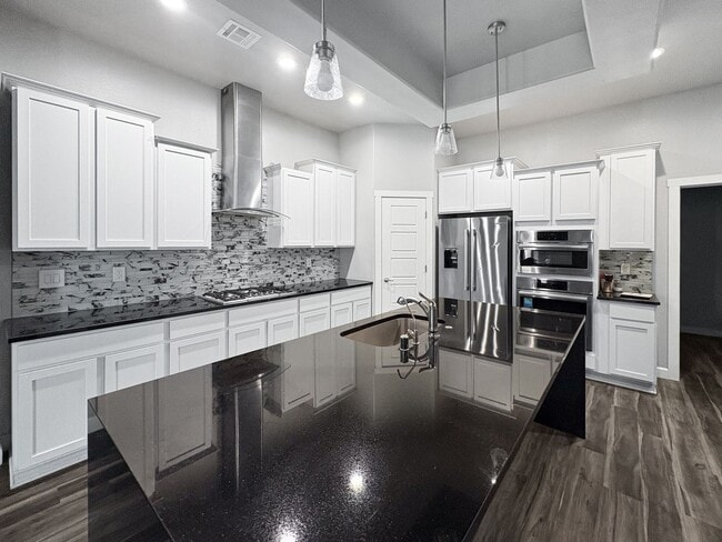 Building Photo - 2916 N Amor Ave
