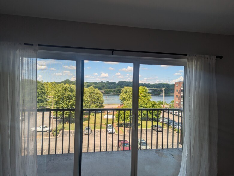 Living room lake view - 200 Sanders Ferry Rd