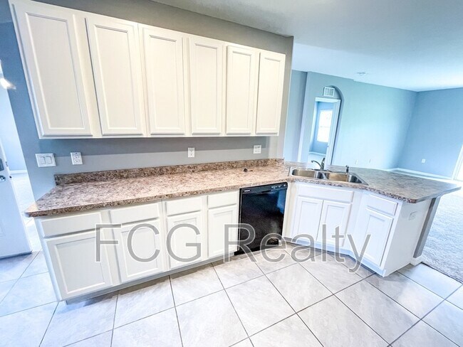 Building Photo - 345 Holly Berry Dr