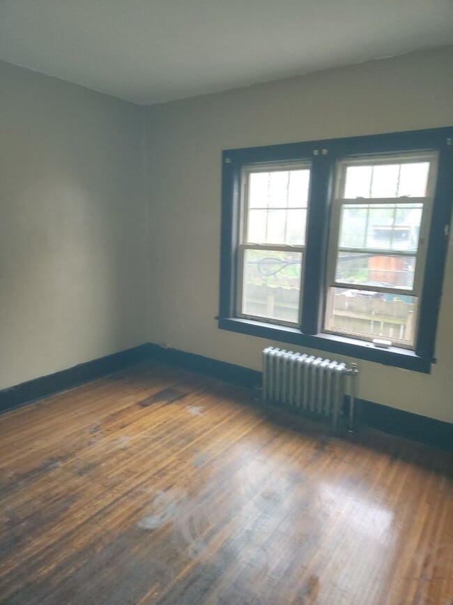 Building Photo - 950 Bay St