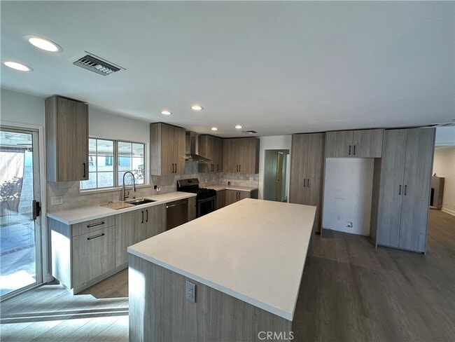 Building Photo - 14222 Hart St