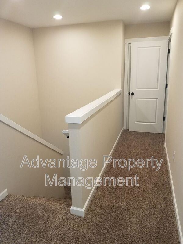 Building Photo - 5836 NE Chandra Ct