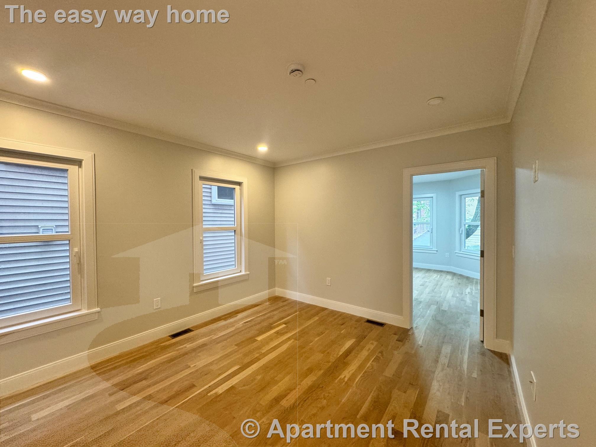 Building Photo - 35 Gore St