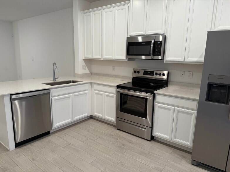 Building Photo - 3409 SW 34th Avenue Cir