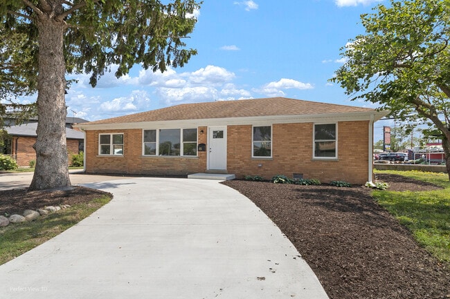 Primary Photo - 8331 W Gunnison St