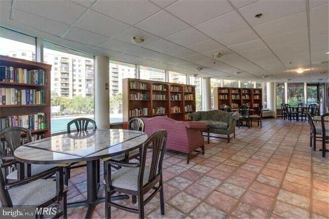 Building Photo - 8340 Greensboro Dr