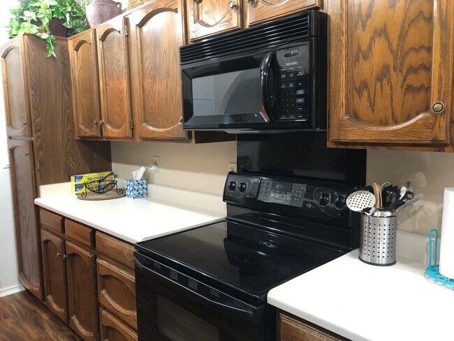 Building Photo - ASK ABOUT OUR REDUCED SUMMER RATES!!! Comfortable & Inviting Home in Leisure World a 45+ Active A...