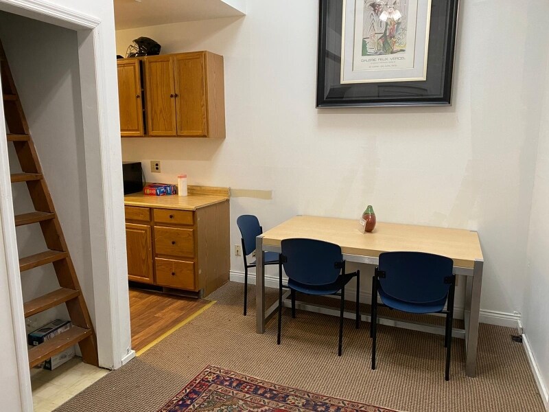 Building Photo - 43 Rogge St