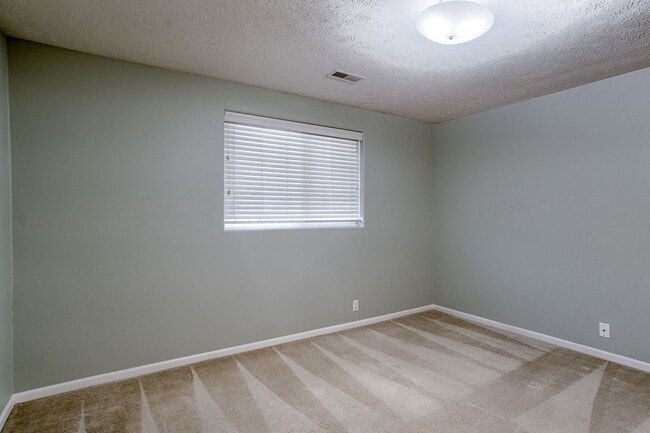 Building Photo - Must See 3 Bedroom In Coyote Run!!