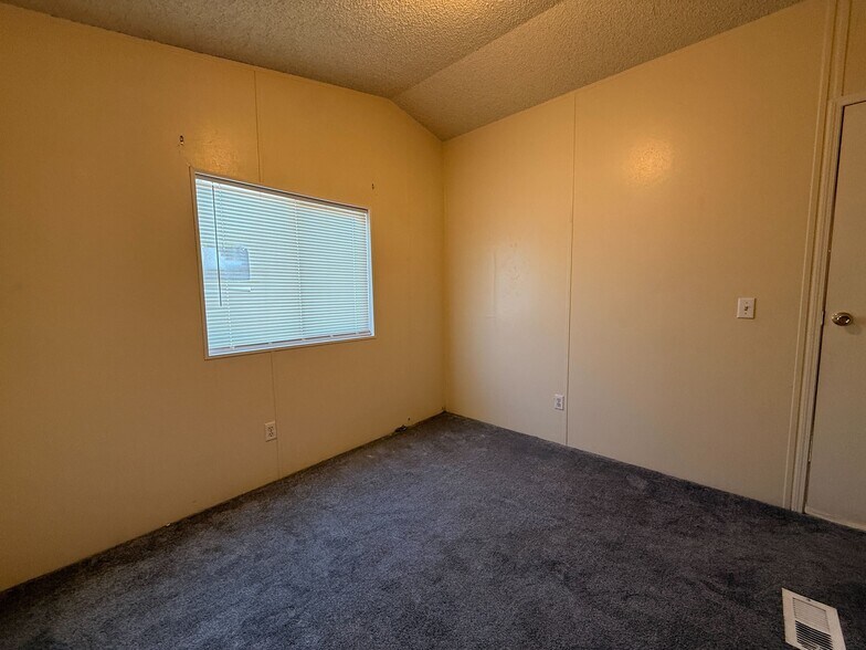 Building Photo - 3601 E Wyoming Ave