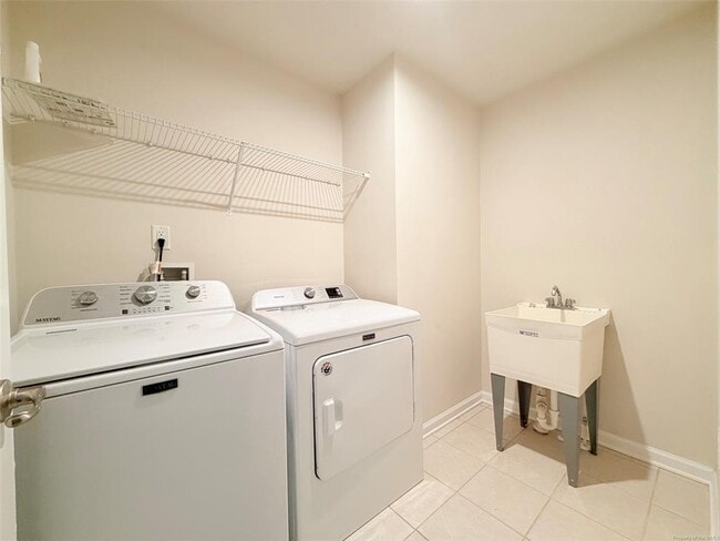 Building Photo - 121 Capeside Ct