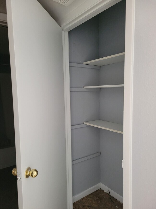 Building Photo - 525 Laurel St