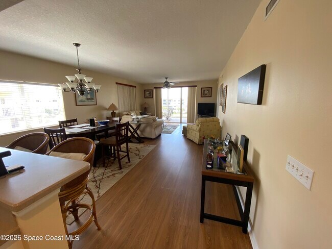 Building Photo - 8951 Lake Dr