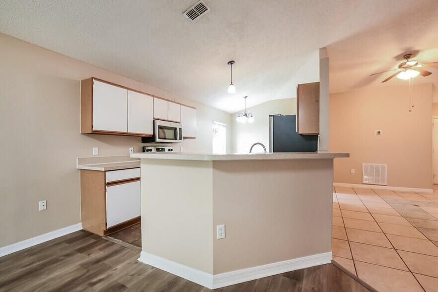 Building Photo - 4205 Iveyglen Ave