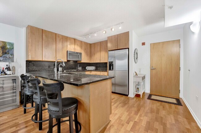 Building Photo - 9725 Woods Dr