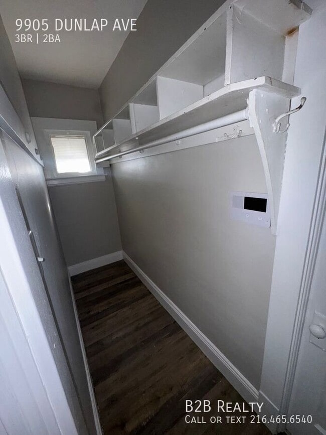 Building Photo - 9905 Dunlap Ave