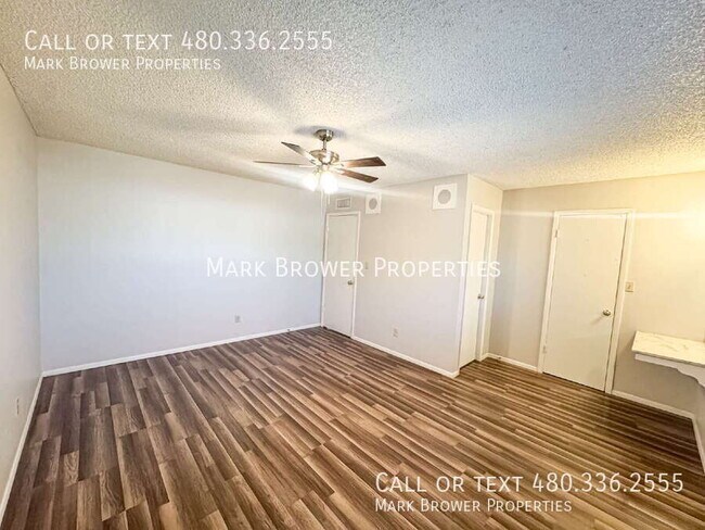 Building Photo - 910 E La Jolla Dr