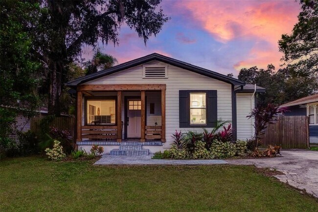 Building Photo - 1221 E Ida St