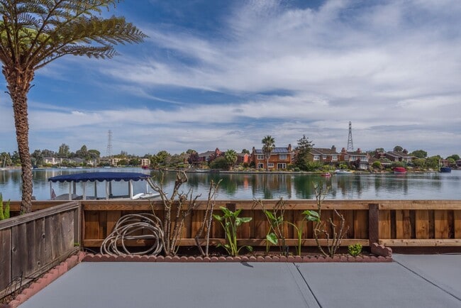 Building Photo - Harborside Waterfront 4 Bed/2.5 Bath Townhouse in Foster City
