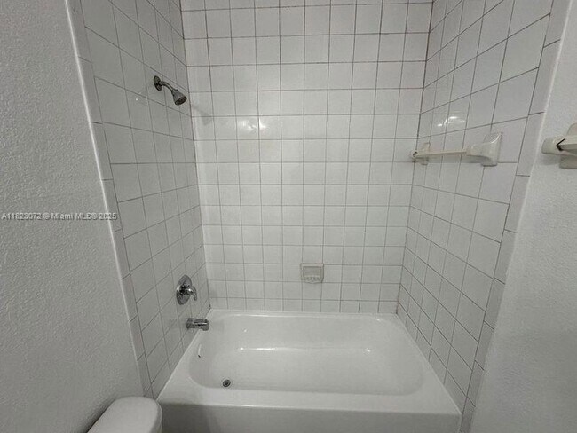 Building Photo - 1661 SE 29th Ct