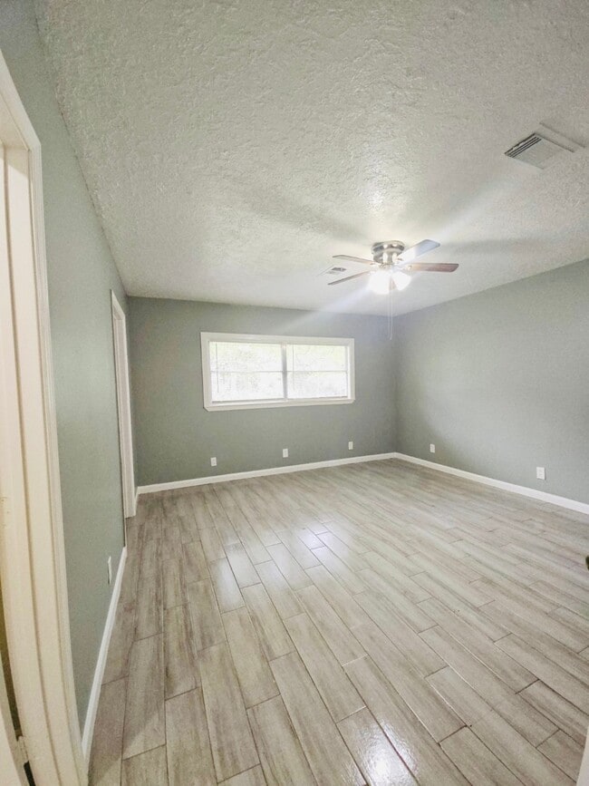 Building Photo - 250 Stephenson Dr