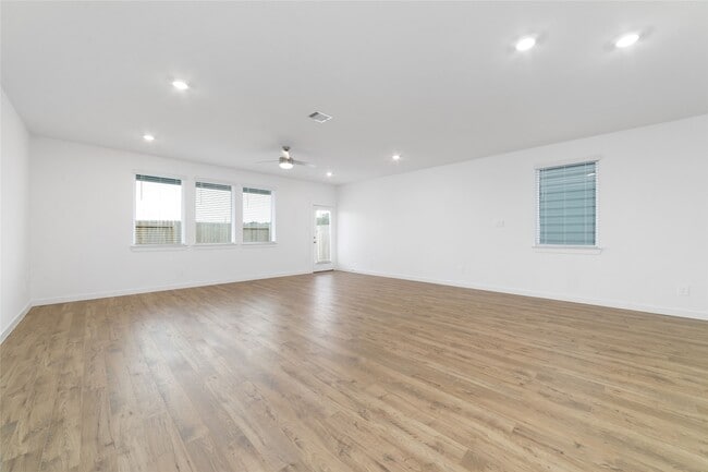 Building Photo - 3530 Blue Mockingbird St
