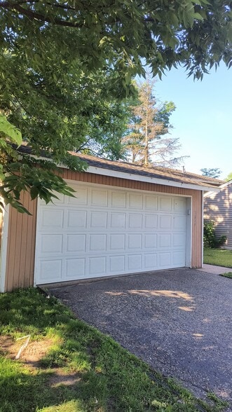 Building Photo - 7849 Rimbley Rd