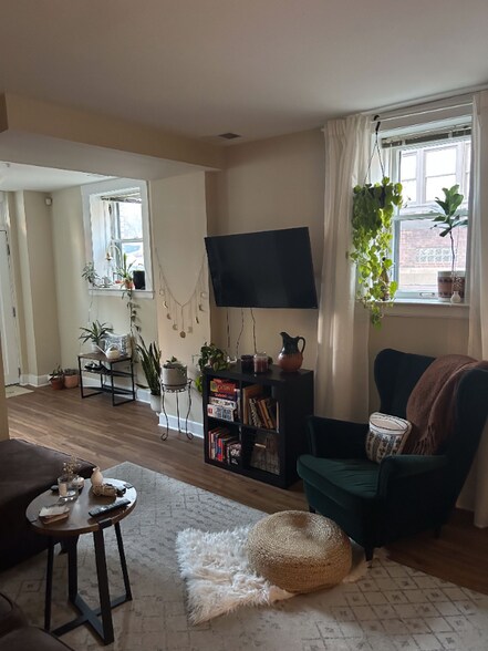 Building Photo - 615 W Hancock St