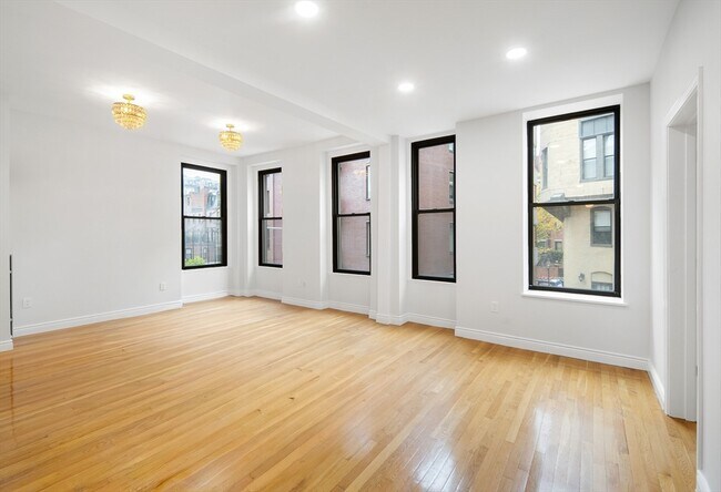 Primary Photo - 4 Charlesgate E