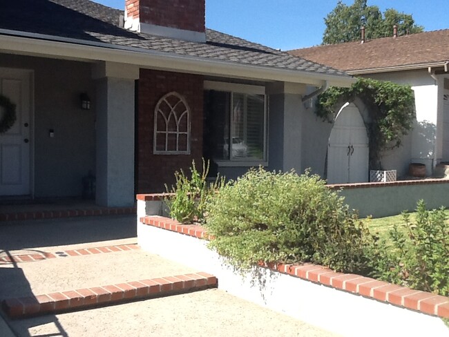 FRONT ENTRY - 2021 Shady Brook Dr