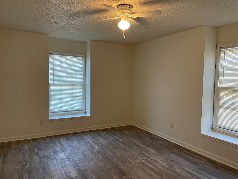 Building Photo - 1347 65th Dr