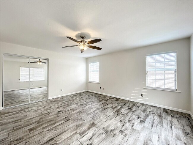 Building Photo - 2887 SW Ann Arbor Rd