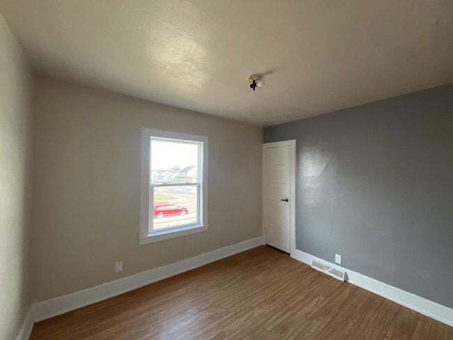 Building Photo - 3404-3406 Victory Ave