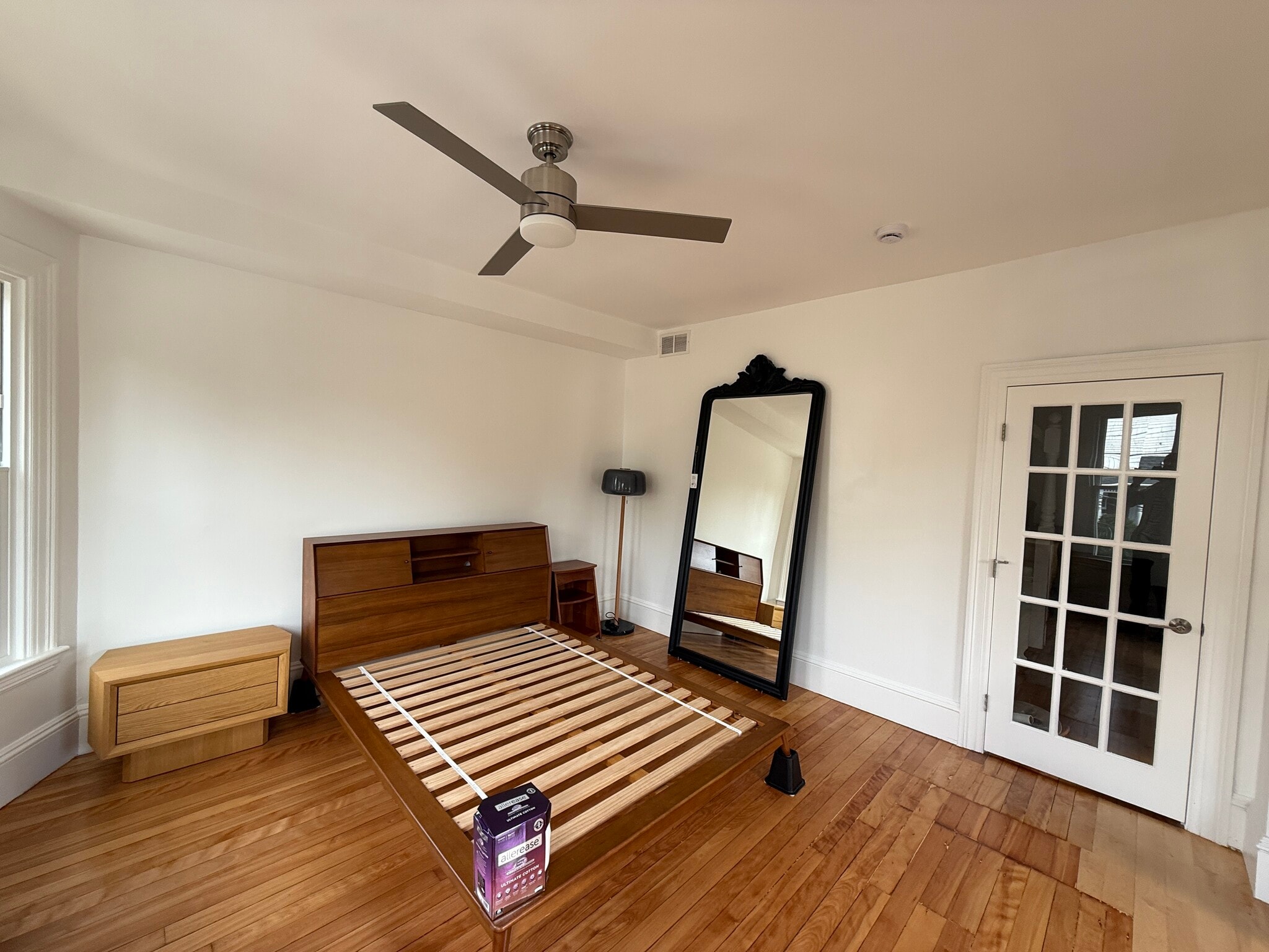 Building Photo - 96 Munroe St