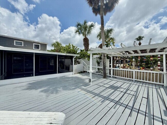 Building Photo - 8718 Thornwood Ln