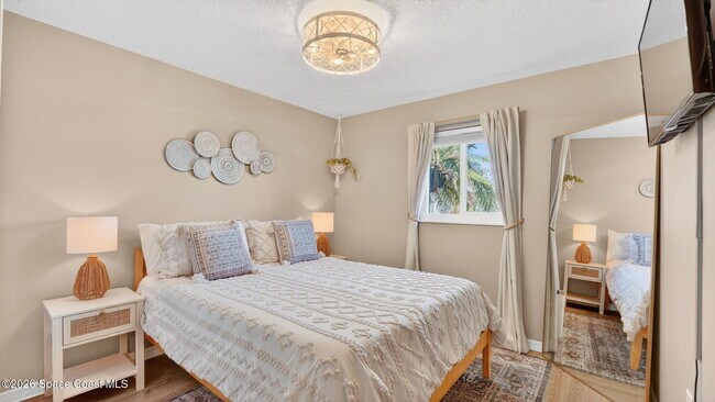 Building Photo - 425 Via Valencia Ct