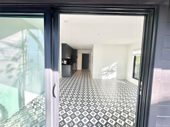 Building Photo - 201 Academy Dr