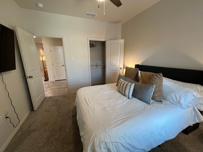 Building Photo - Townhome- Walking Distance to Lubbock Cooper