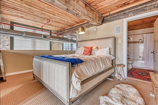 Building Photo - 170 Boulevard SE