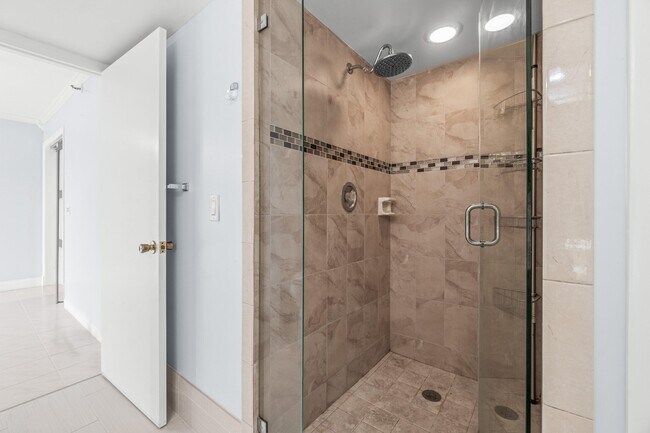 Building Photo - 14475 Strathmore Ln
